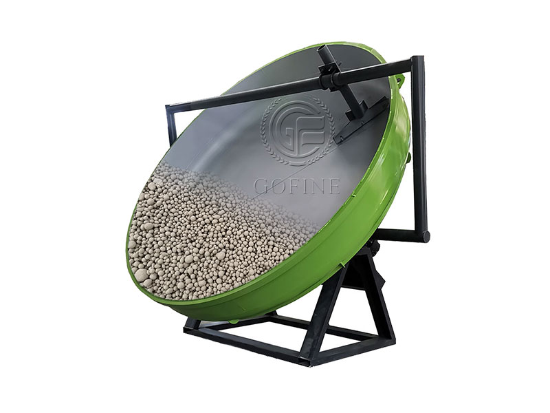 How does the disc fertilizer granulator granulate?