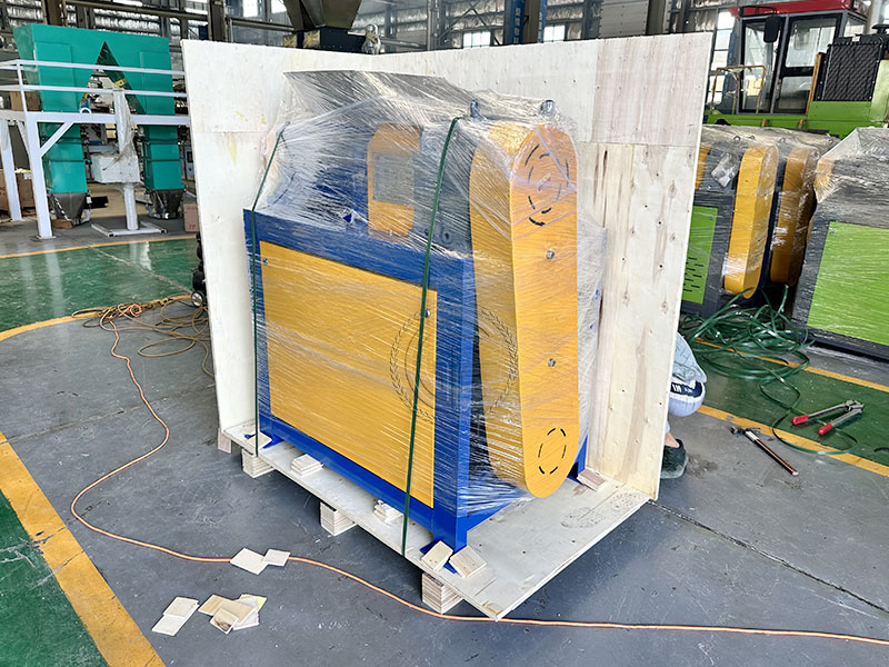 Delivered to Pakistan! The double-roller extrusion granulator has departed.